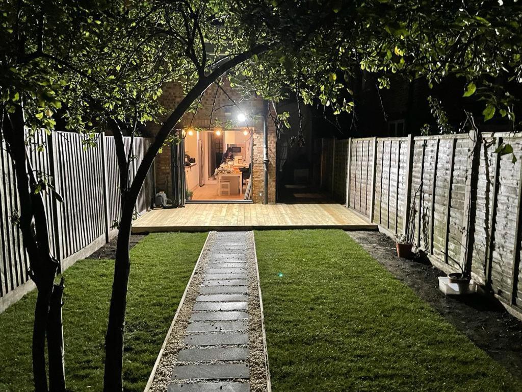 Cozy Private Room Лондон Екстериор снимка
